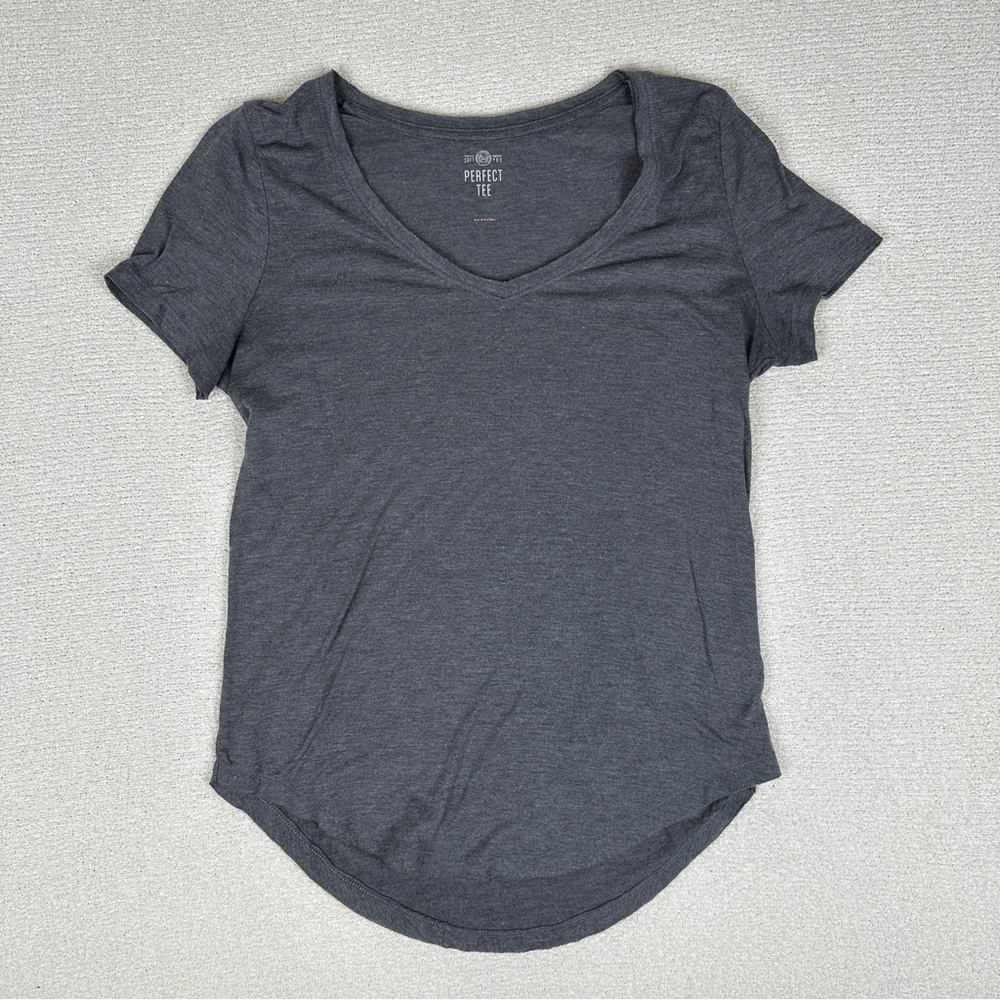 SO Perfect Tee Women's Gray V-Neck Short Sleeve Top